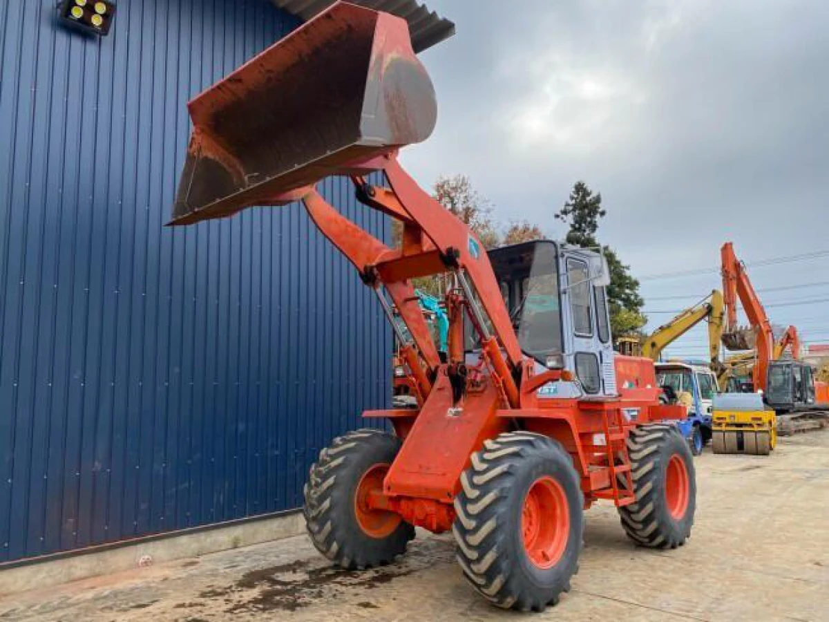 HITACHI LX70 Wheel Loader (No.J0927) for export from Japan