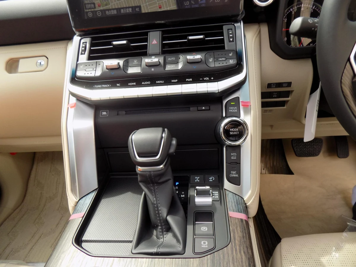 2025 TOYOTA Land Cruiser 300 7SEATER 3.5 ZX 4WD With Modelista