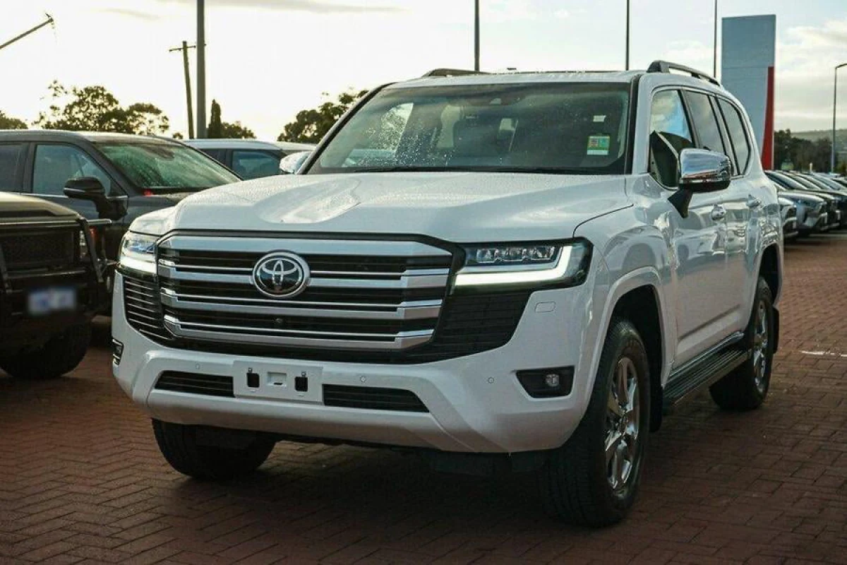2025 Toyota Landcruiser Sahara 7 Seater (No.480786) for export from Japan