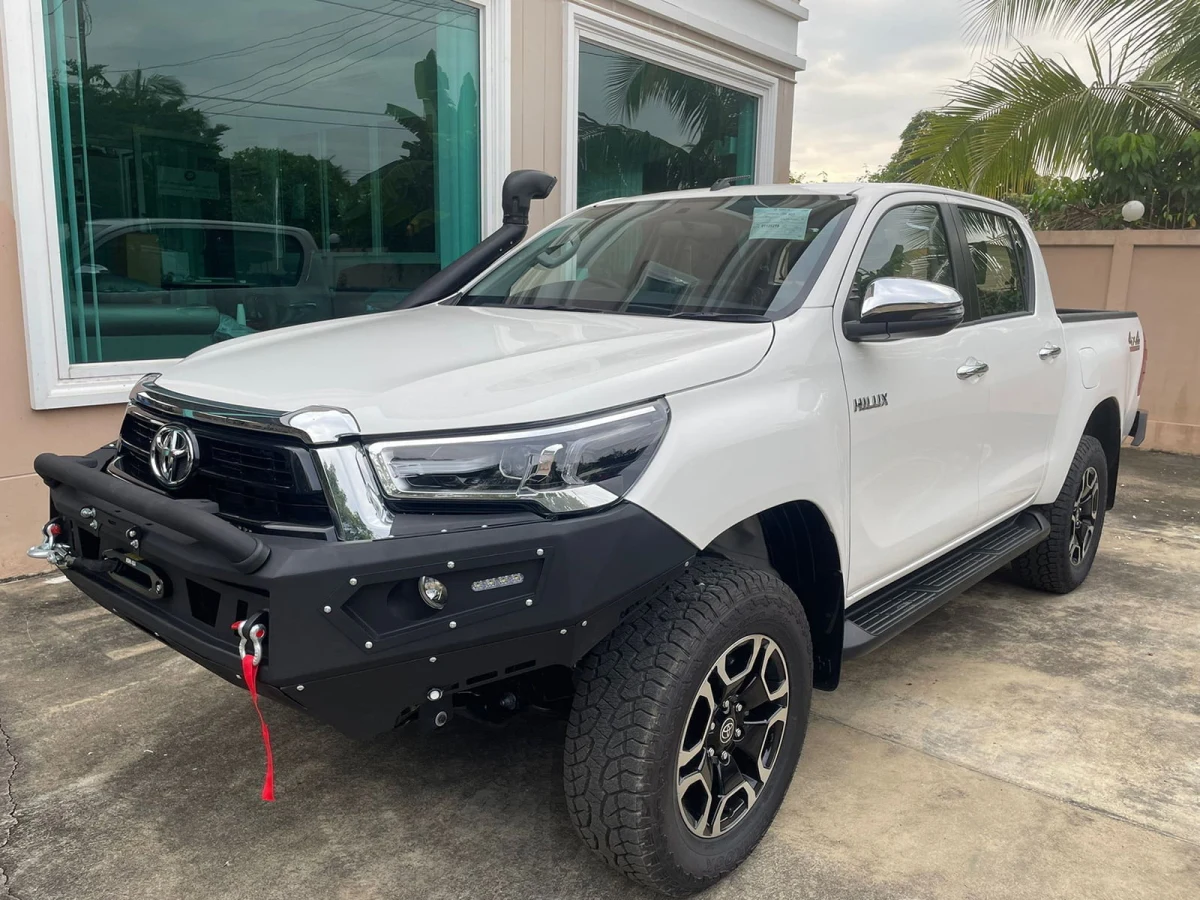 2022 TOYOTA HILUX REVO Double Cab 2.4 MT 4WD (Pickup) with Offroad Accessories ( No.560463) for export from Japan