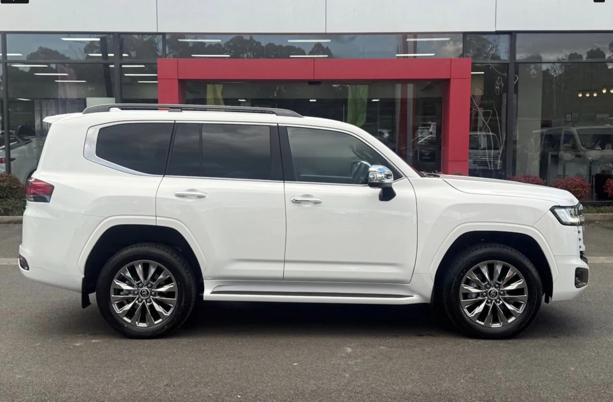 2026 Toyota Land Cruiser 300 Performance Hybrid Sahara ZX 4Wd for