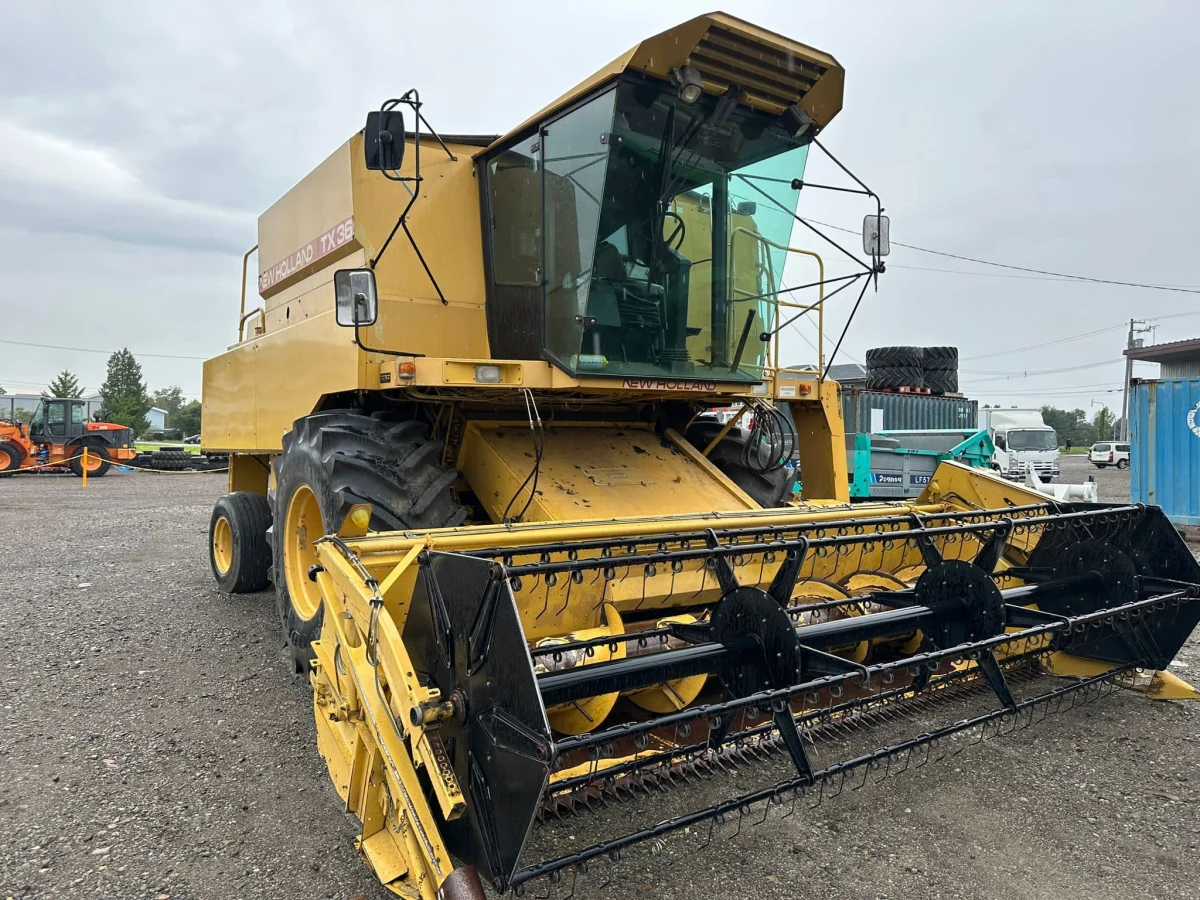 NEW HOLLAND TX36 Combine Harvester with Drivable HST control propler shaft nitrogen break system (No.J0837) for export from Japan