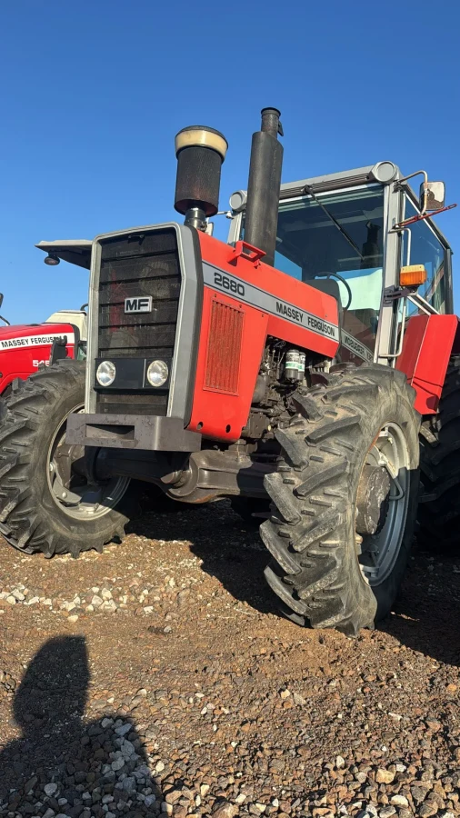 MASSEY FERGUSON 2680 TRACTOR for export from Japan