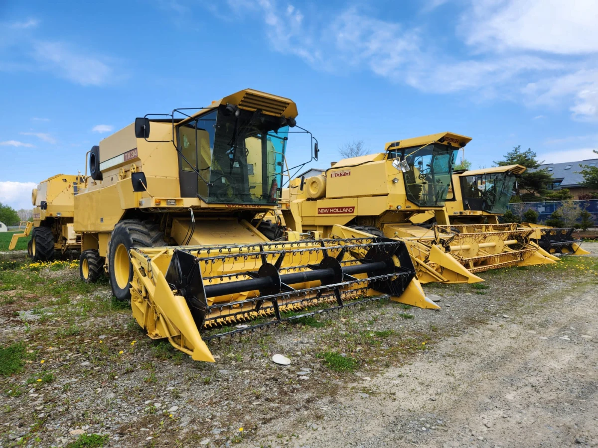 Used New Holland tx-34 Combine harvesters (No-J0707) for export from Japan