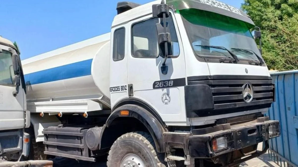 2000 Mercedes Benz Actros 2638 6X6 Tanker truck (No.680710) for export from Japan