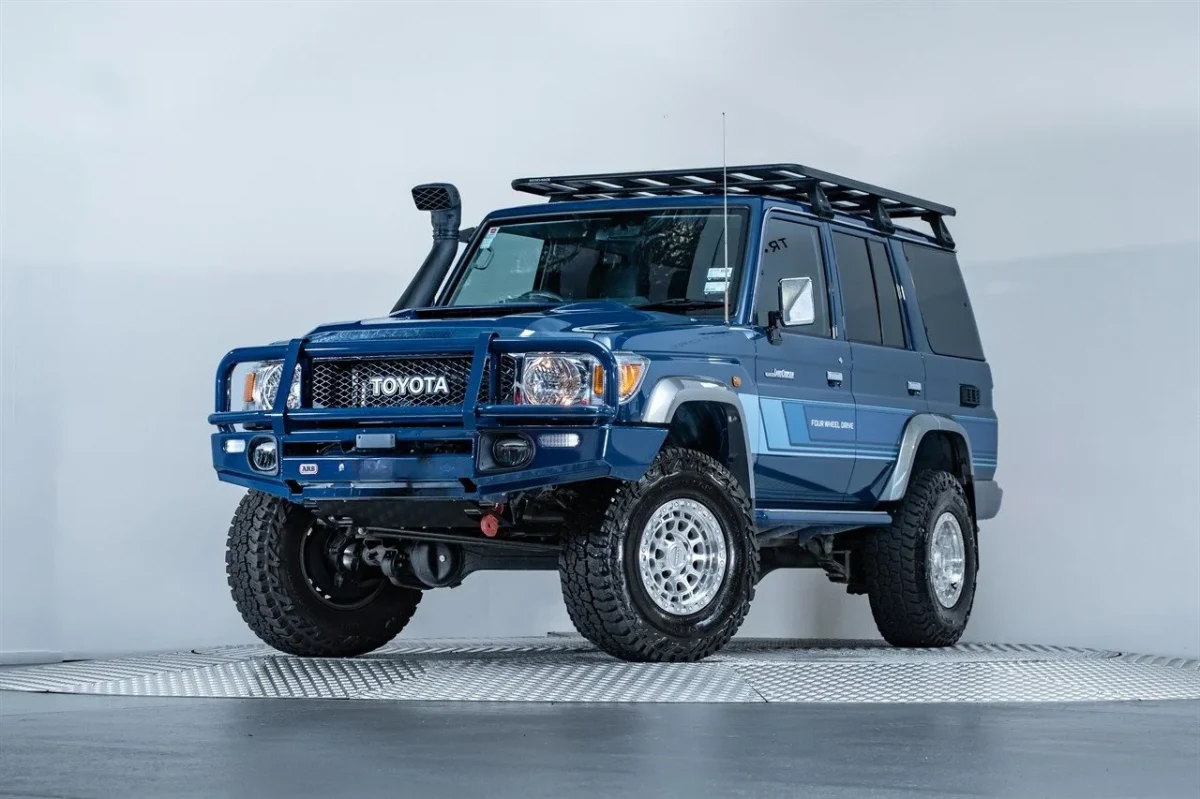 2023 Toyota Land Cruiser LX 4.5L Diesel V8 Manual for export from Japan