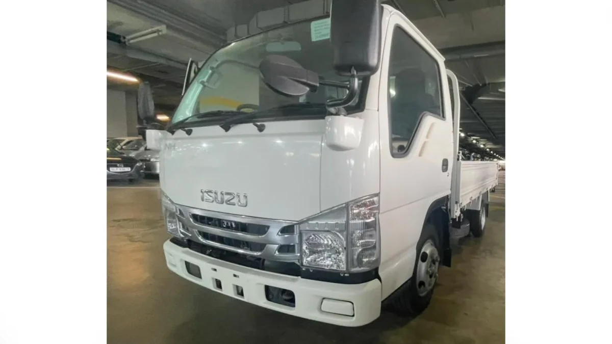 2025 Isuzu NHR87 Flat Body Truck (No.J09055)