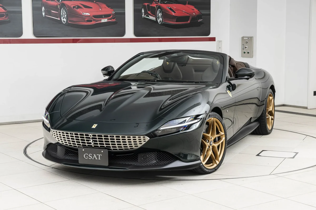 2025 Ferrari Roma Spider — Verde Zeltweg / Cioccolato