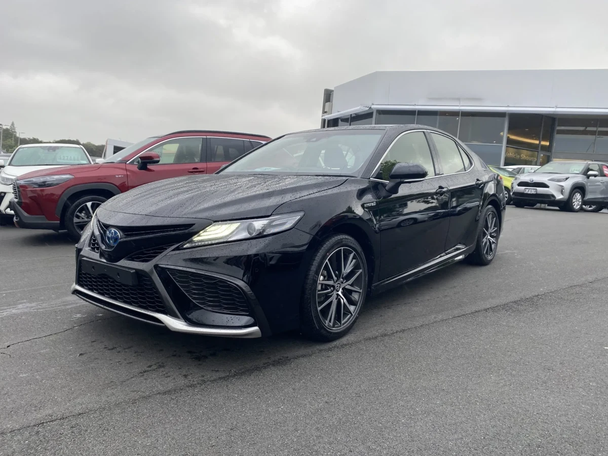 2025 Toyota Camry ZR 2.5P HEV – Hybrid Luxury Sedan