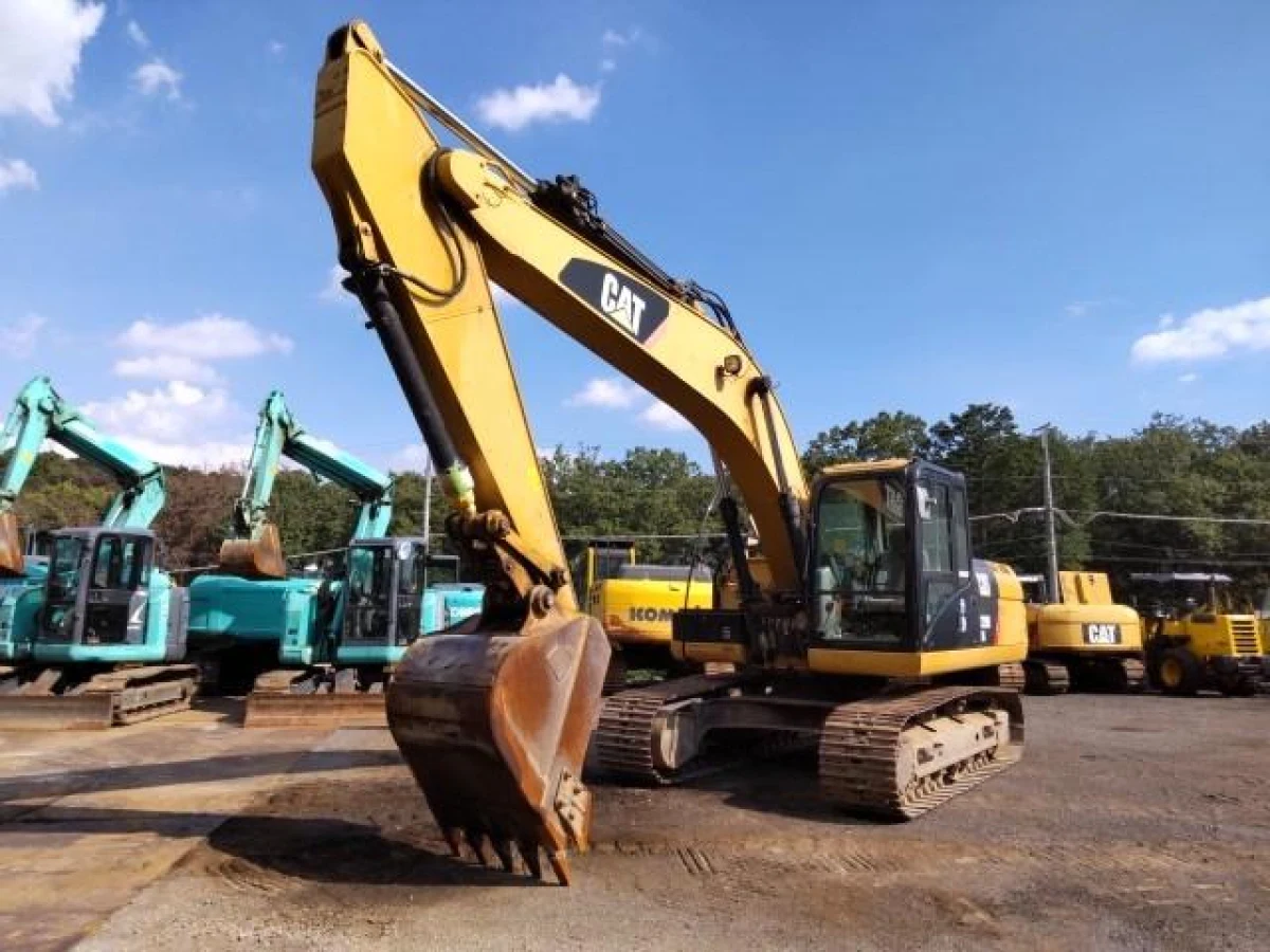2013 CAT 320D EXCAVATOR (No.970883) for export from Japan
