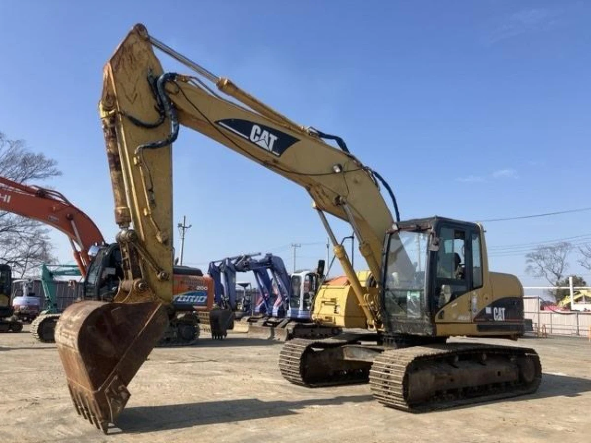 - CAT Hydraulic Excavator Type 320C Excavator for export from Japan