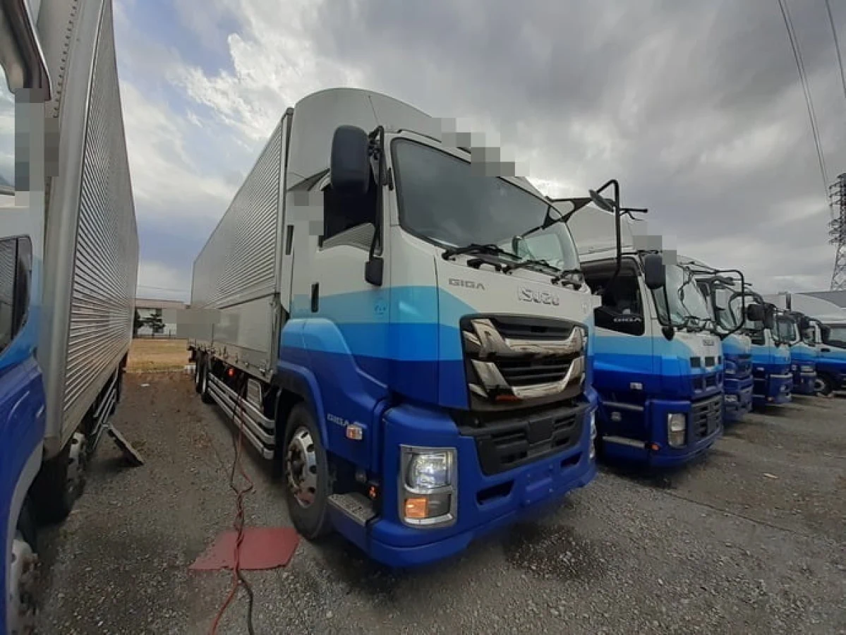 2016 Isuzu Giga large Aluminium wing body truck QPG-CYL77B (No.920772) for export from Japan
