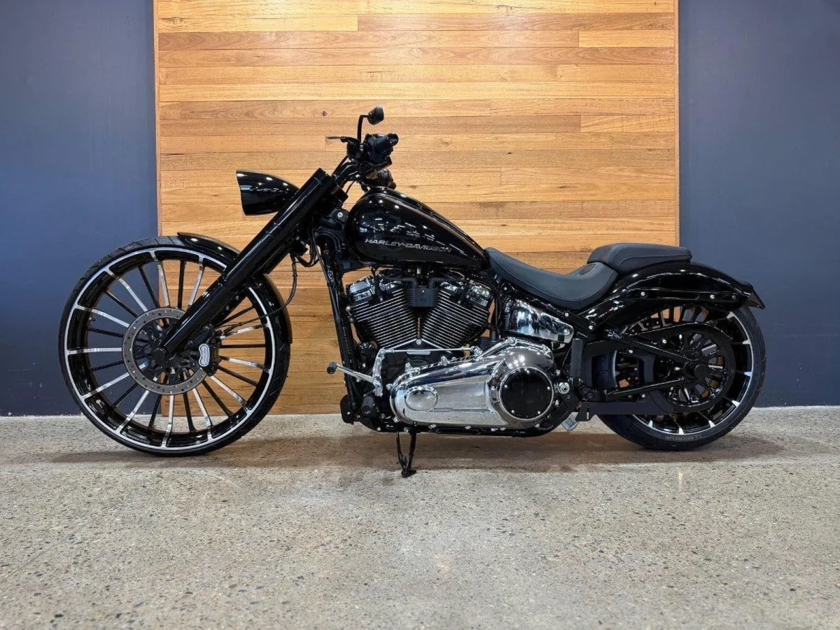 2025 Harley-Davidson Breakout 117 for export from Japan