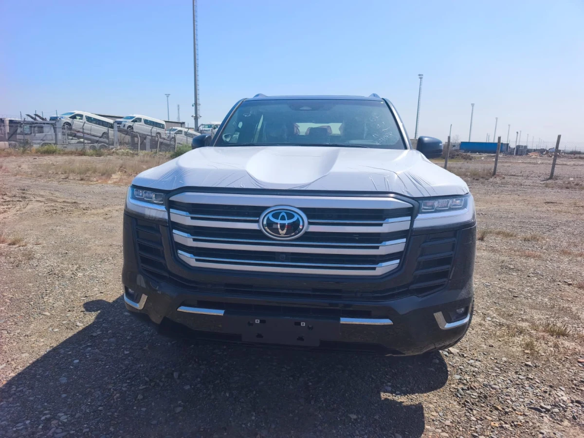 2026 Toyota Land Cruiser 300 ZX 3.5L Twin-Turbo Petrol 7-Seater | LHD for export from Japan