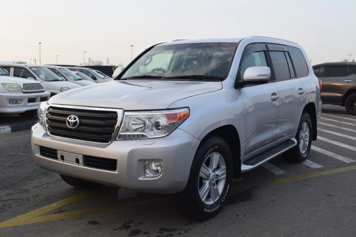 2014 Toyota Land Cruiser Sahara Silver (No.830752) for export from Japan
