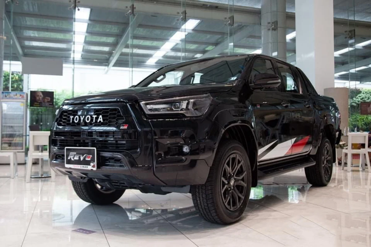 2022 RHD Toyota Hilux GR Sport double cab ( Pickup ) Rocco 2.8 automatic 4×4 (No.560460) for export from Japan