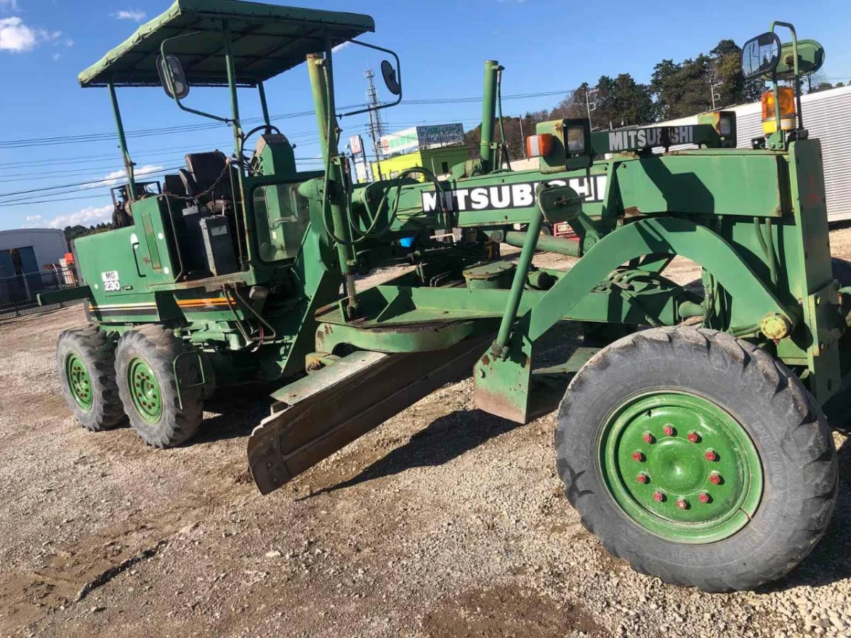 Mitsubishi Motor Grader MG230 (No.J0795) for export from Japan
