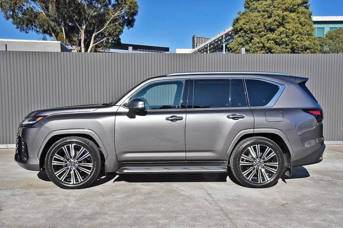 2022 Lexus LX600 SUV Liquid Metal/Black (No.480731) for export from Japan