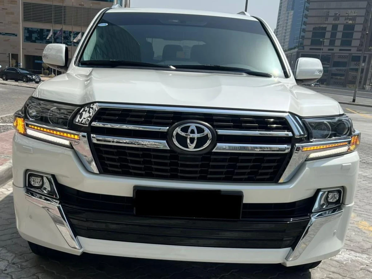 2021 Toyota Land Cruiser GXR Grand Touring SUV (No.680548) for export from Japan