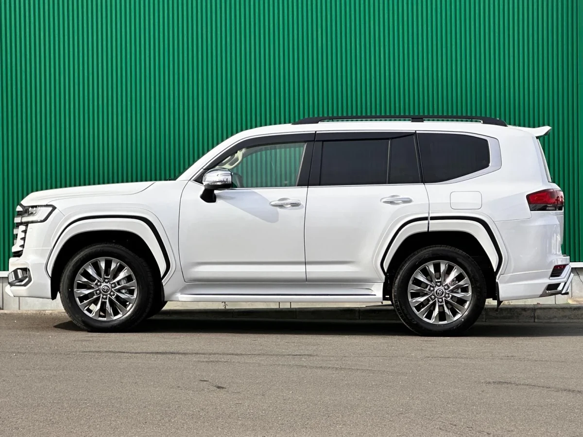 2024 Toyota Land Cruiser LC300 ZX – The Ultimate 5-Seater Diesel SUV