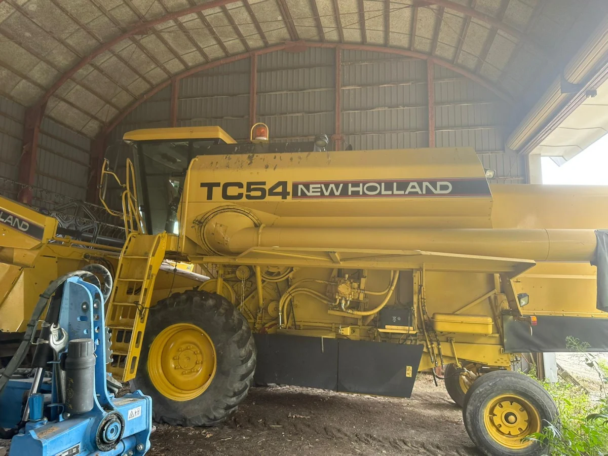 1996 NEW HOLLAND TC54 COMBINE HARVESTER (No.J0797) for export from Japan
