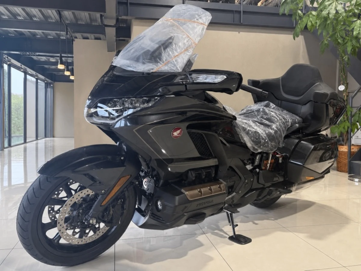 2026 Honda Gold Wing Tour 1.8L DCT for export from Japan