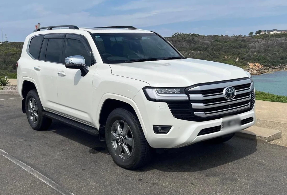 2025 Toyota Land Cruiser LC300 Sahara 7 seater(No.510805) for export from Japan