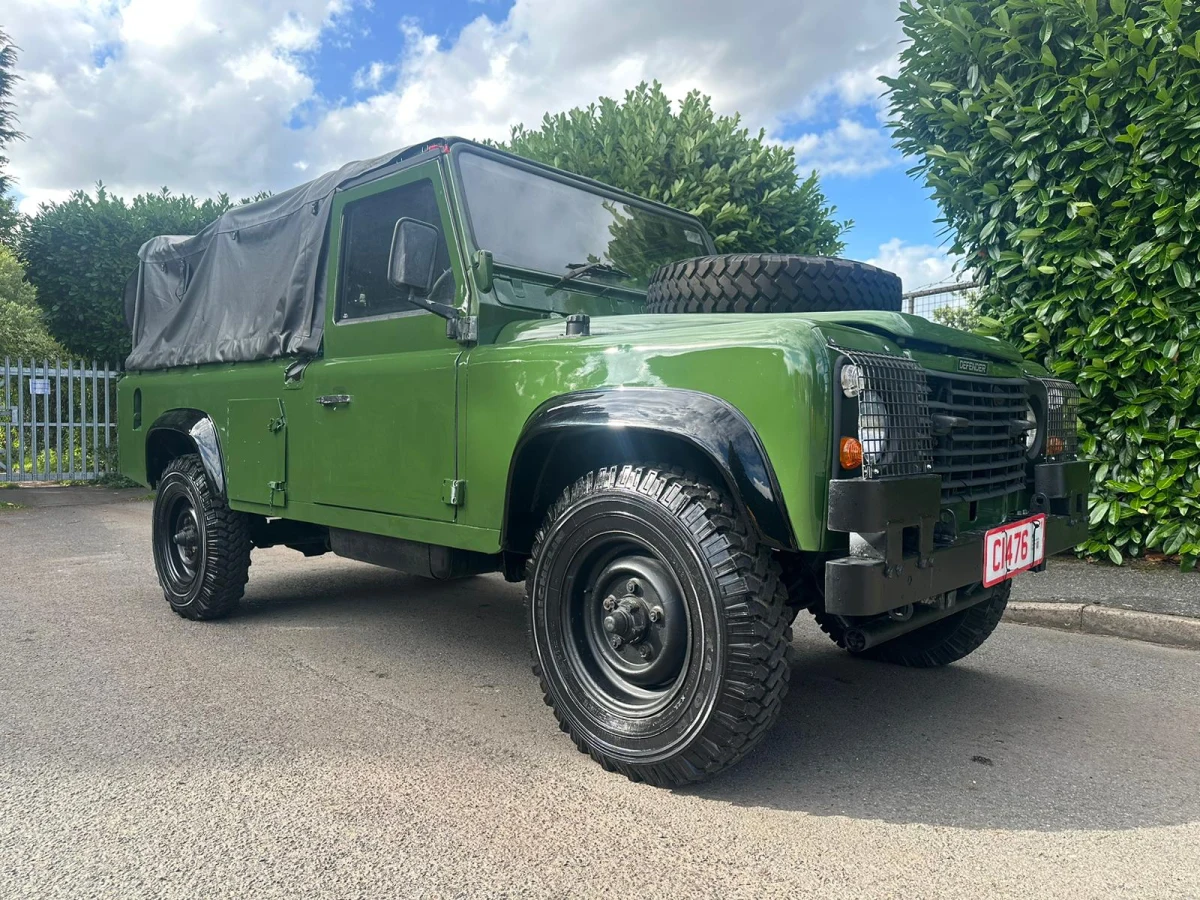LANDROVER DEFENDER 110 (No.J0821)