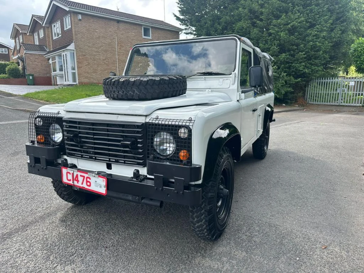 LANDROVER DEFENDER 110 (No.J0757)
