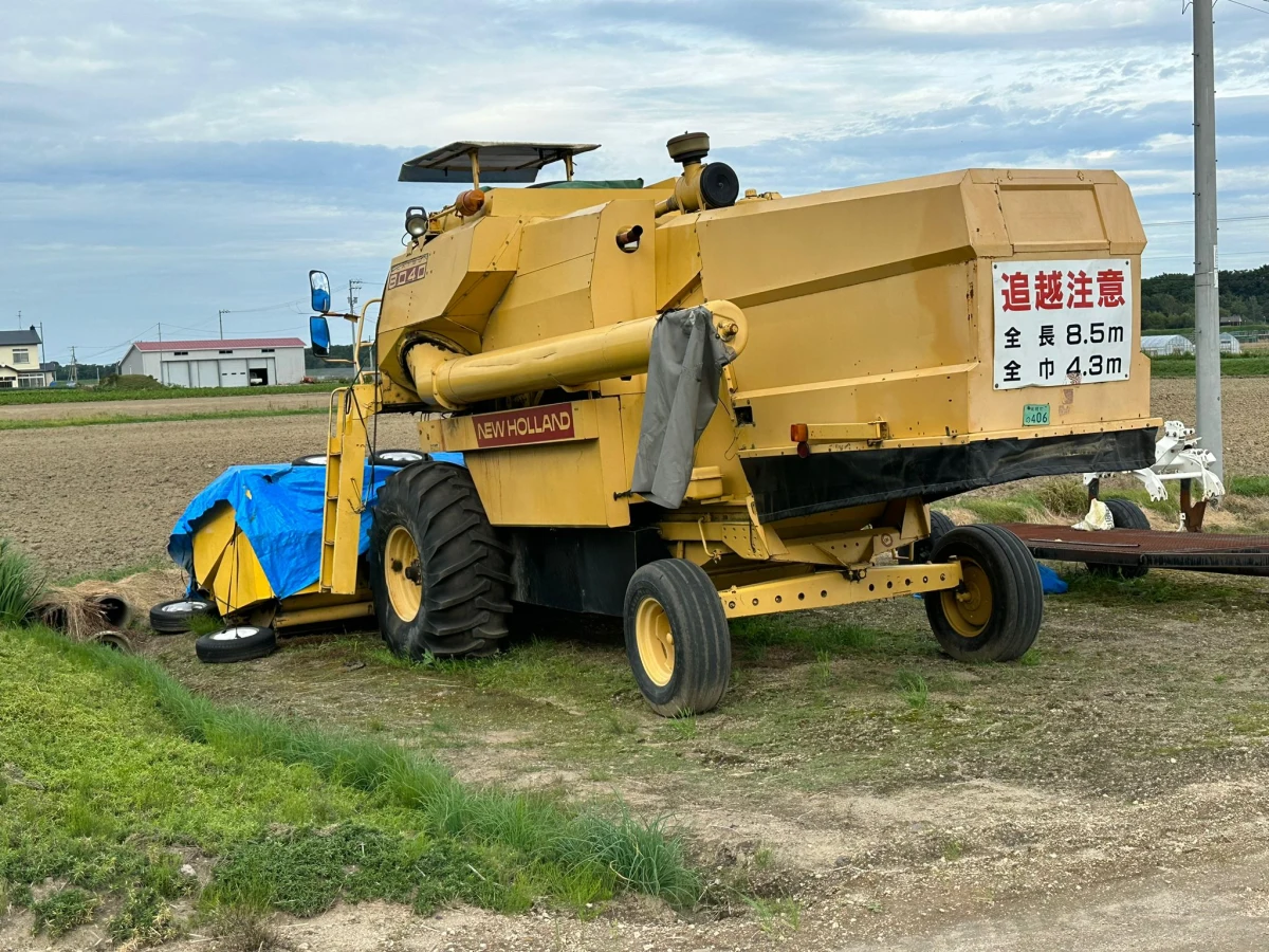 NEW HOLLAND 8040 Combine Harvester (No.J0835)
