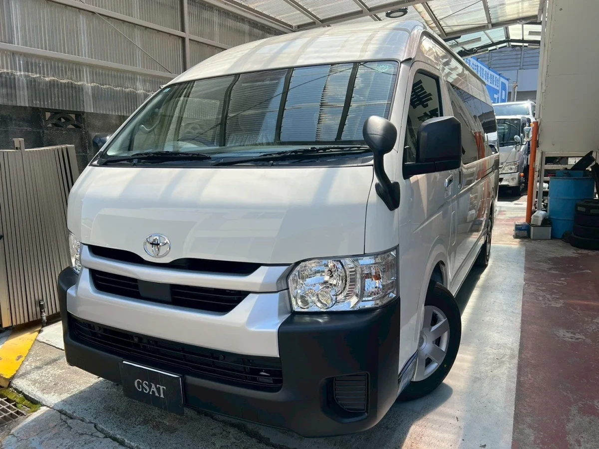2025 Toyota Hiace Commuter 2.8 GL Diesel Turbo – 14-Seater for export from Japan