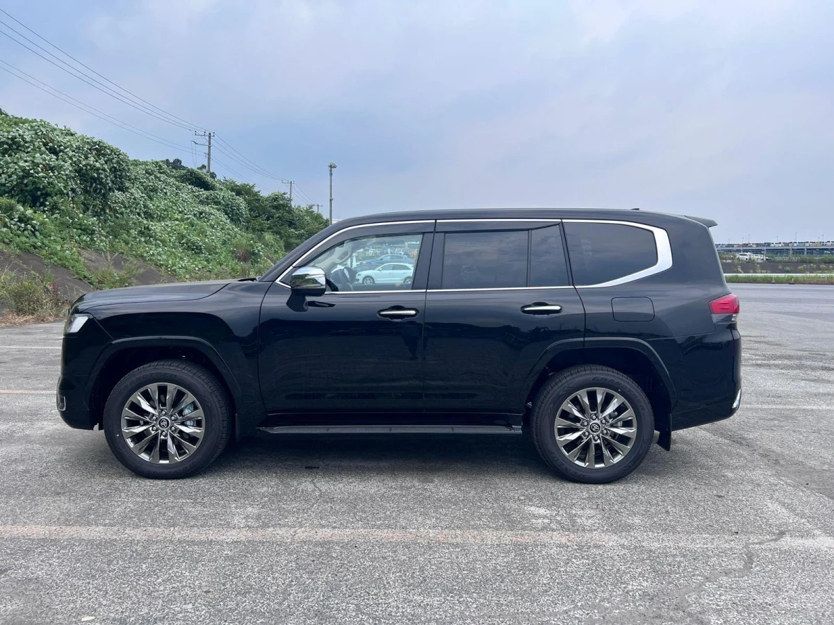 2025 Toyota LandCruiser LC300 7 Seater ZX Petrol (No.960561)