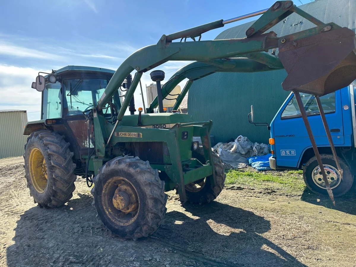 John Deere 3050 Tractor (No.J0846) for export from Japan