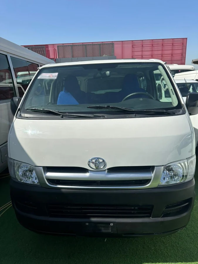 2010 Toyota Hiace 13 Seater Mini van (No.830813) for export from Japan