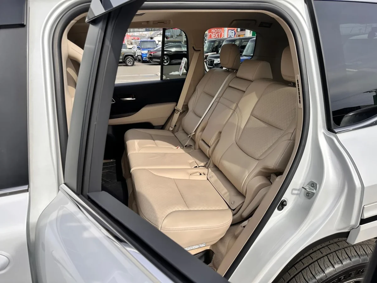 2024 Toyota Land Cruiser LC300 ZX – The Ultimate 5-Seater Diesel SUV