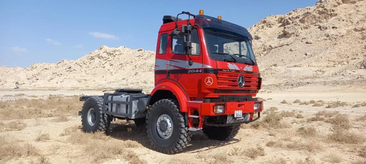 Mercedes-Benz 2044 4X4 TractorHead Truck (No.830807) for export from Japan