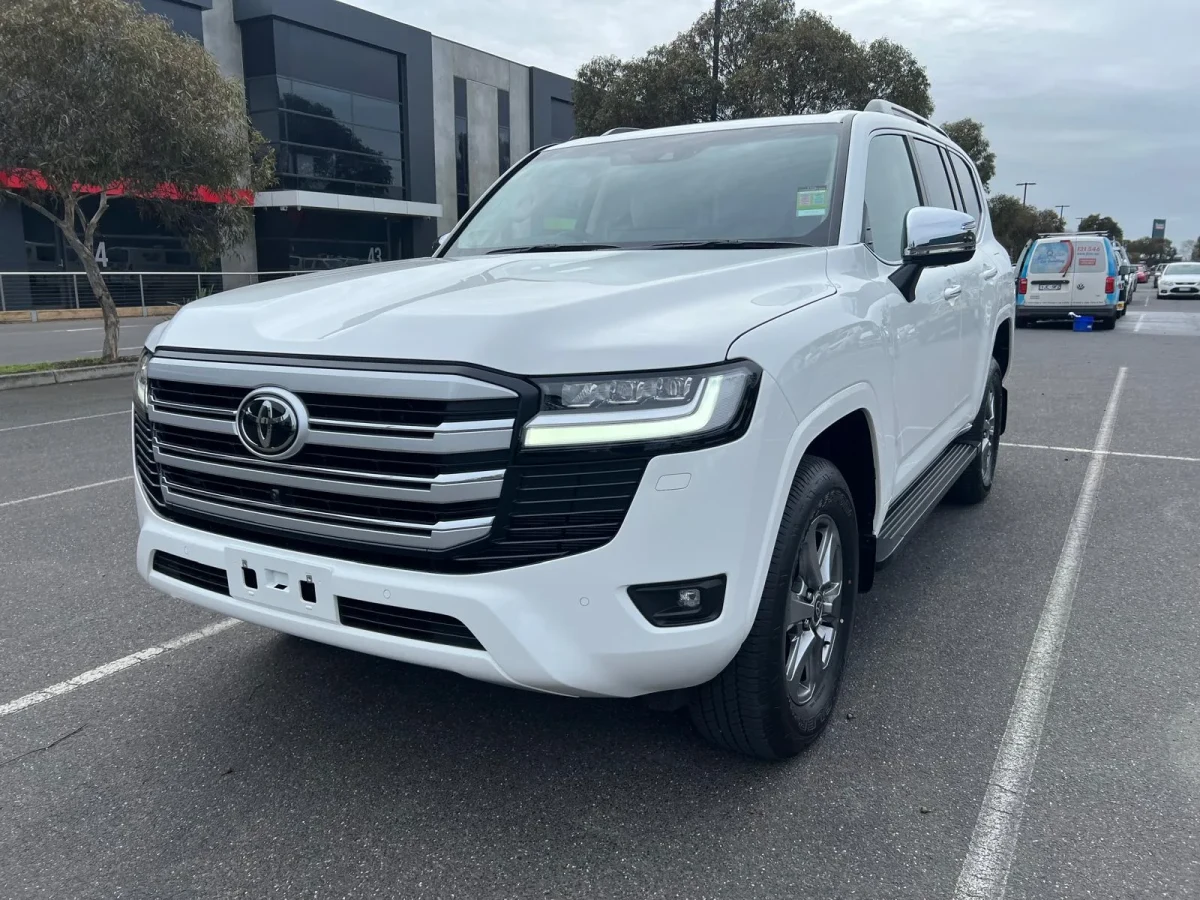 2025 Toyota Land Cruiser Sahara – The Ultimate 7-Seater Luxury SUV (No.J1047) for export from Japan