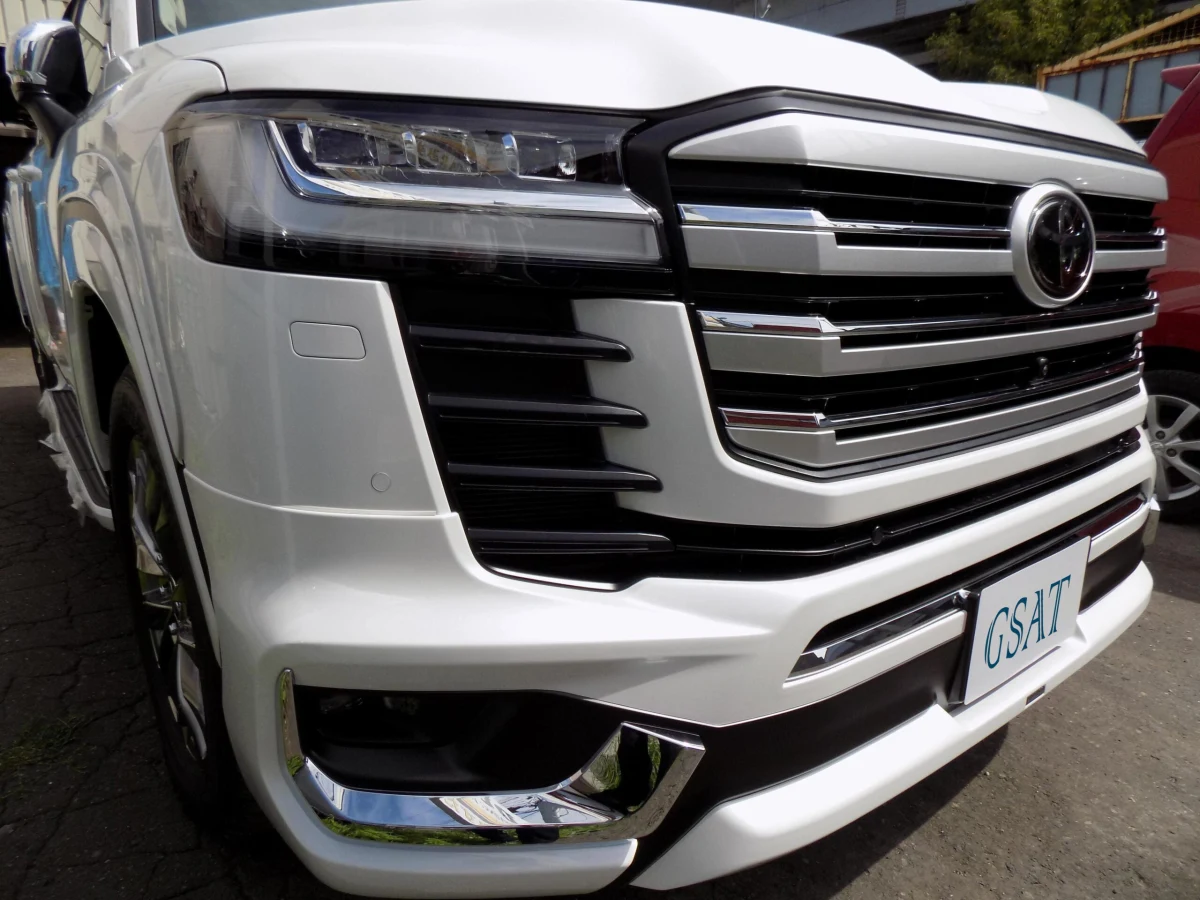 2025 TOYOTA LAND CRUISER 300 7SEATER 3.5 ZX 4WD With Modelista