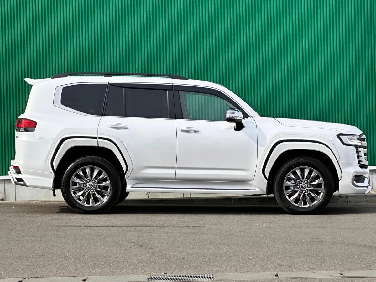 2024 Toyota Land Cruiser LC300 ZX – The Ultimate 5-Seater Diesel SUV