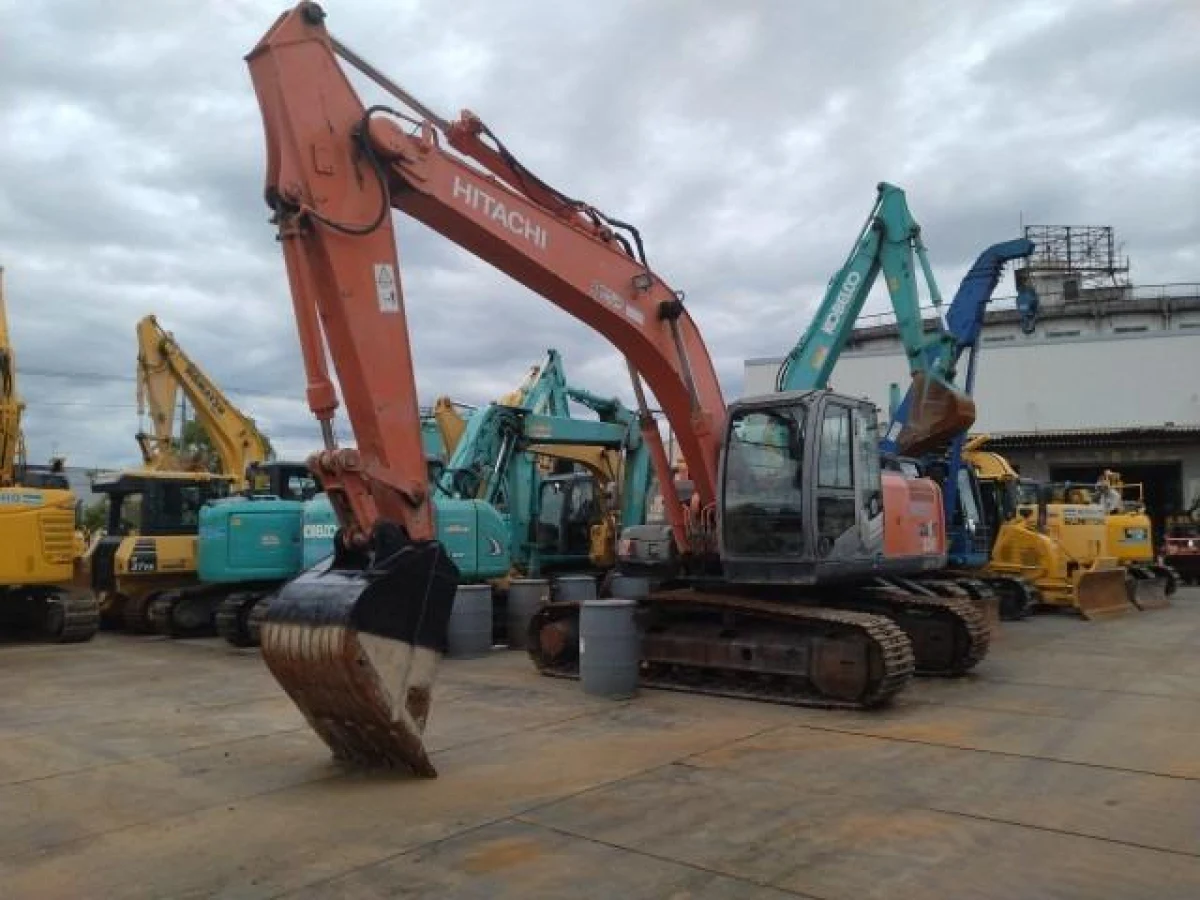 2013 Hitachi ZX200-3 Hydraulic Excavator for export from Japan