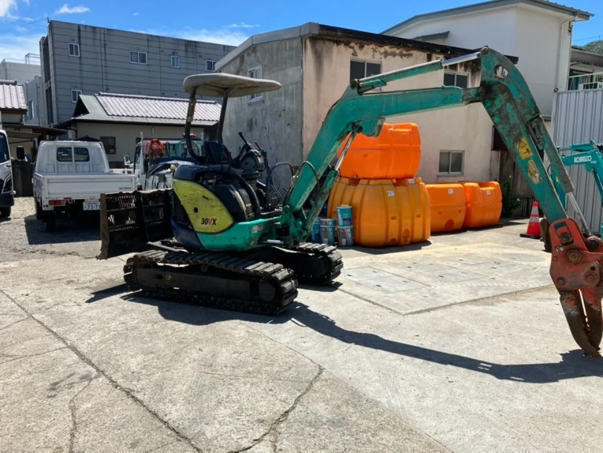 IHI 30VX Mini Excavator With Grapple for export from Japan