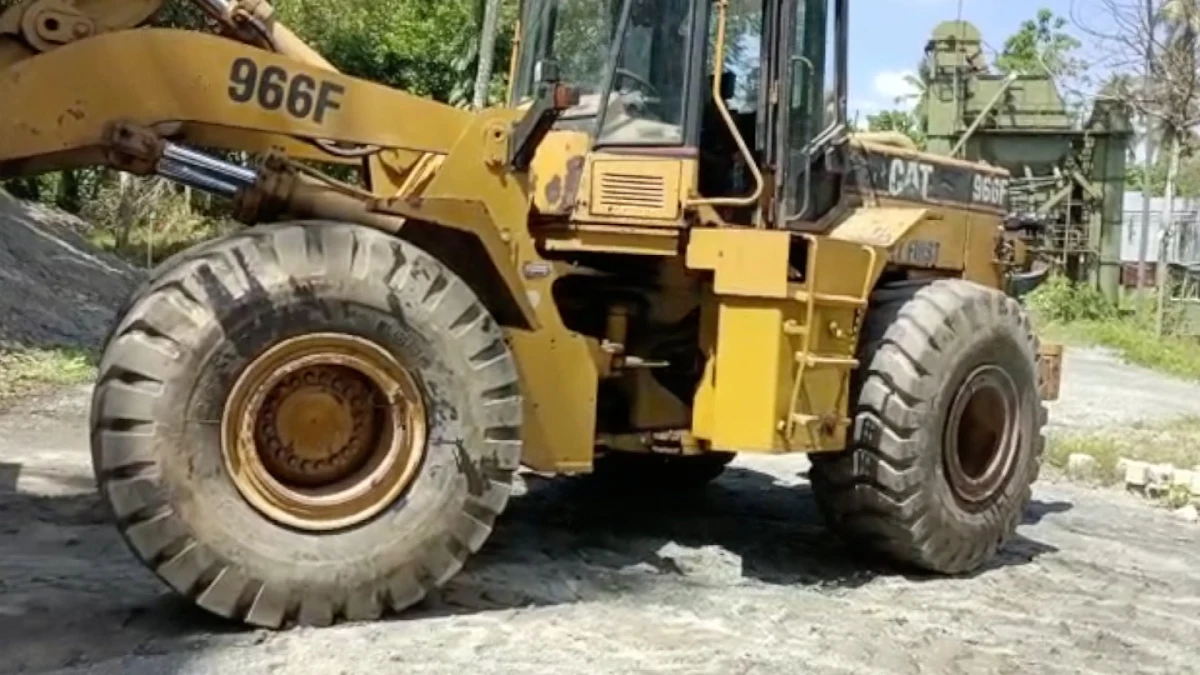 CAT 966F Wheel loader Cat engine , Direct injection, 4900hours (No.J0686) for export from Japan