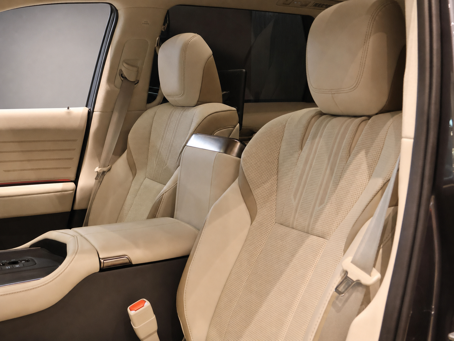 2025 Toyota Century SUV 3.5L Plug-in Hybrid 4WD 4-Seater for export from Japan