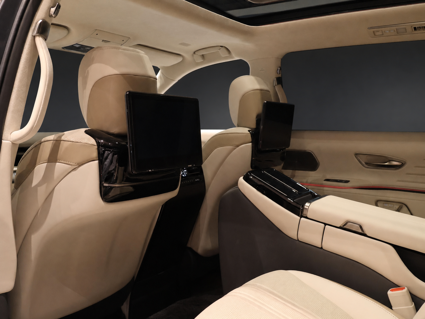 2025 Toyota Century SUV 3.5L Plug-in Hybrid 4WD 4-Seater for export from Japan
