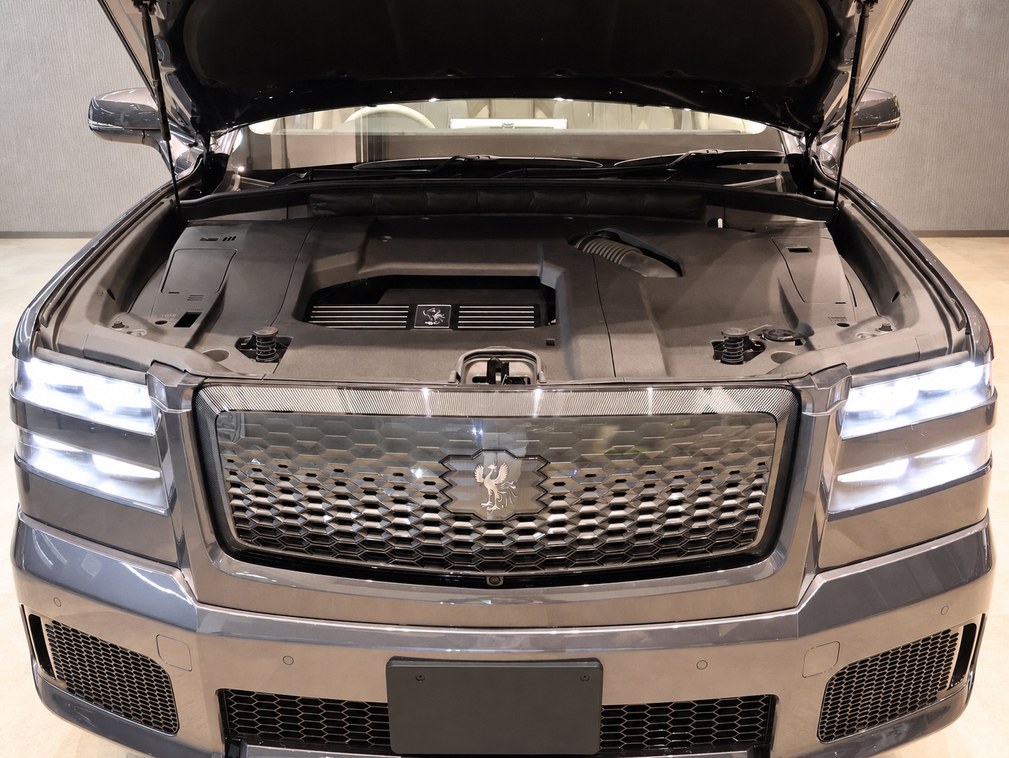 2025 Toyota Century SUV 3.5L Plug-in Hybrid 4WD 4-Seater for export from Japan