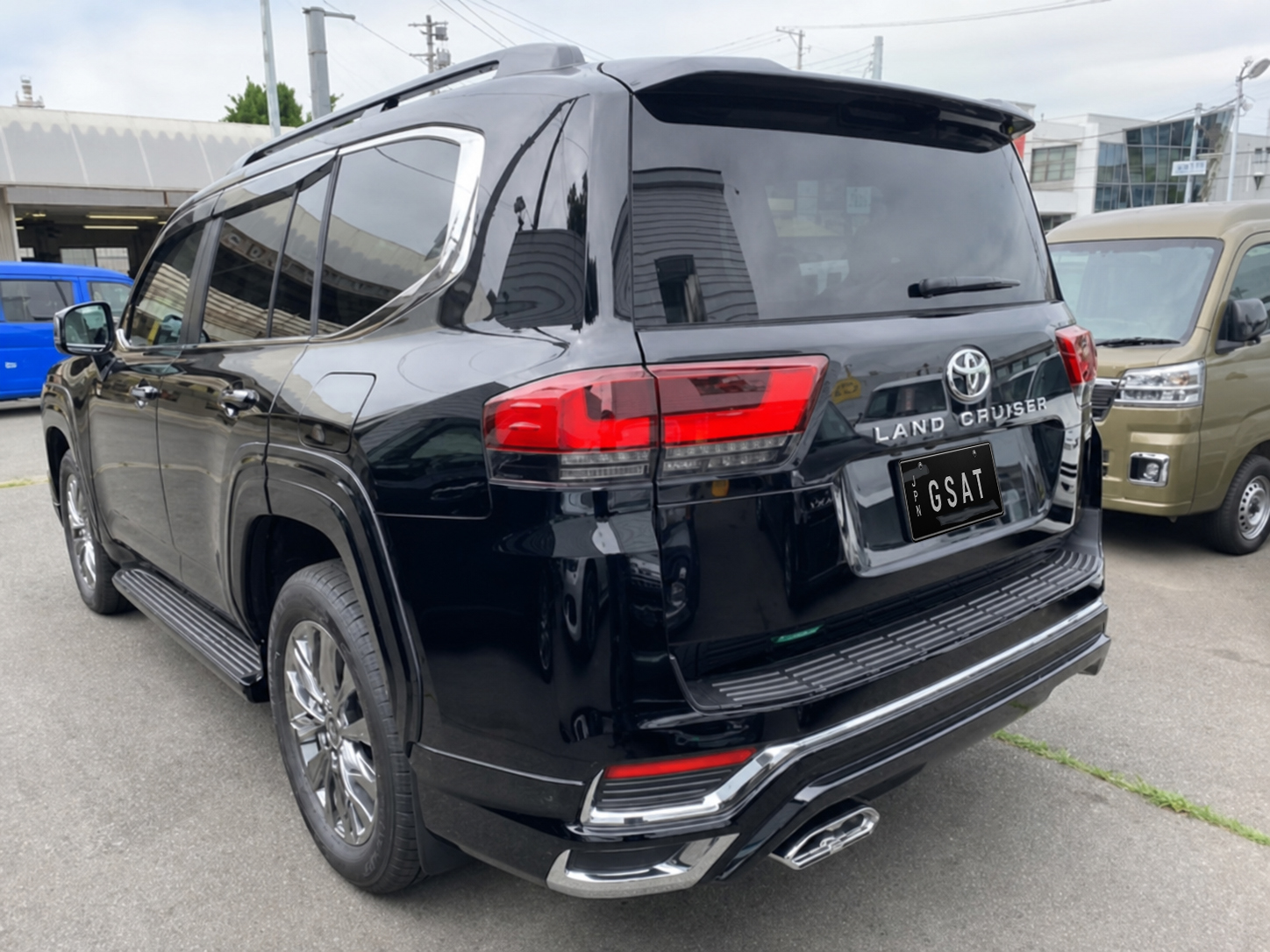 2026 Toyota Land Cruiser 300 ZX 3.5L Twin-Turbo 4WD for export from Japan