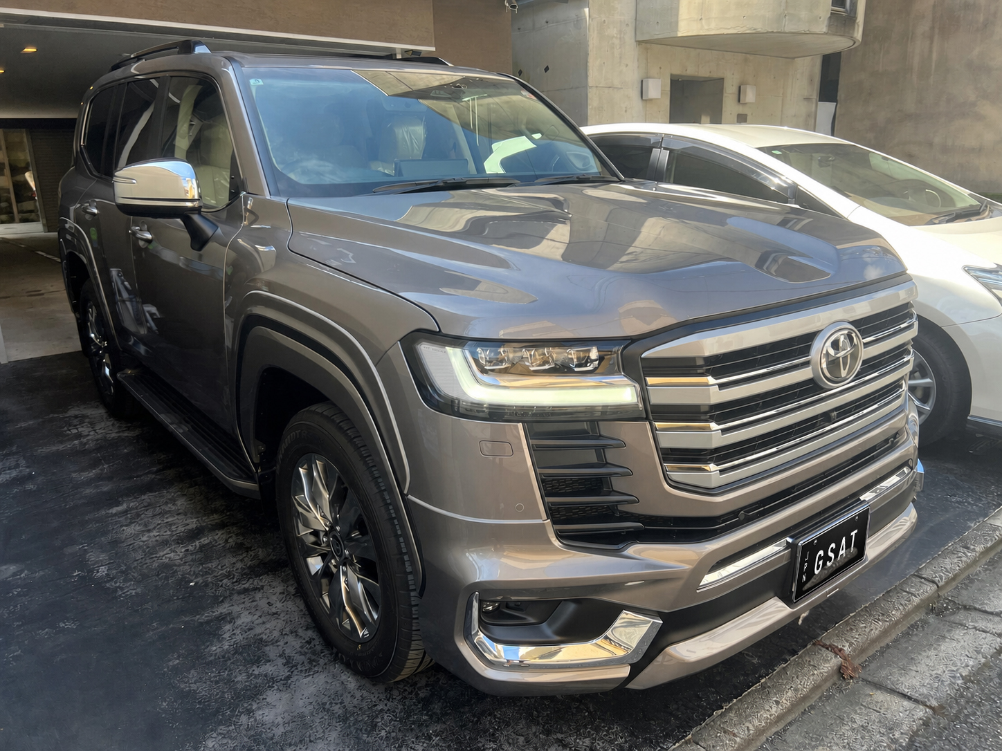 2025 Toyota Land Cruiser 300 ZX Modelista 3.5L Twin-Turbo 4WD for export from Japan