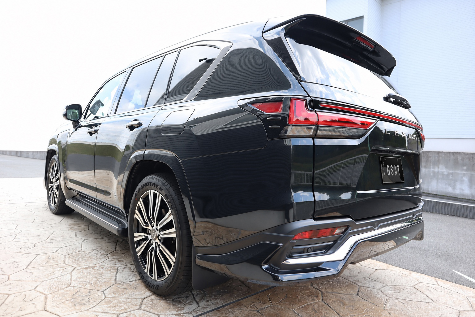 2026 Lexus LX 700h 4WD / Modellista, Mark Levinson & Rear Entertainment JDM for export from Japan