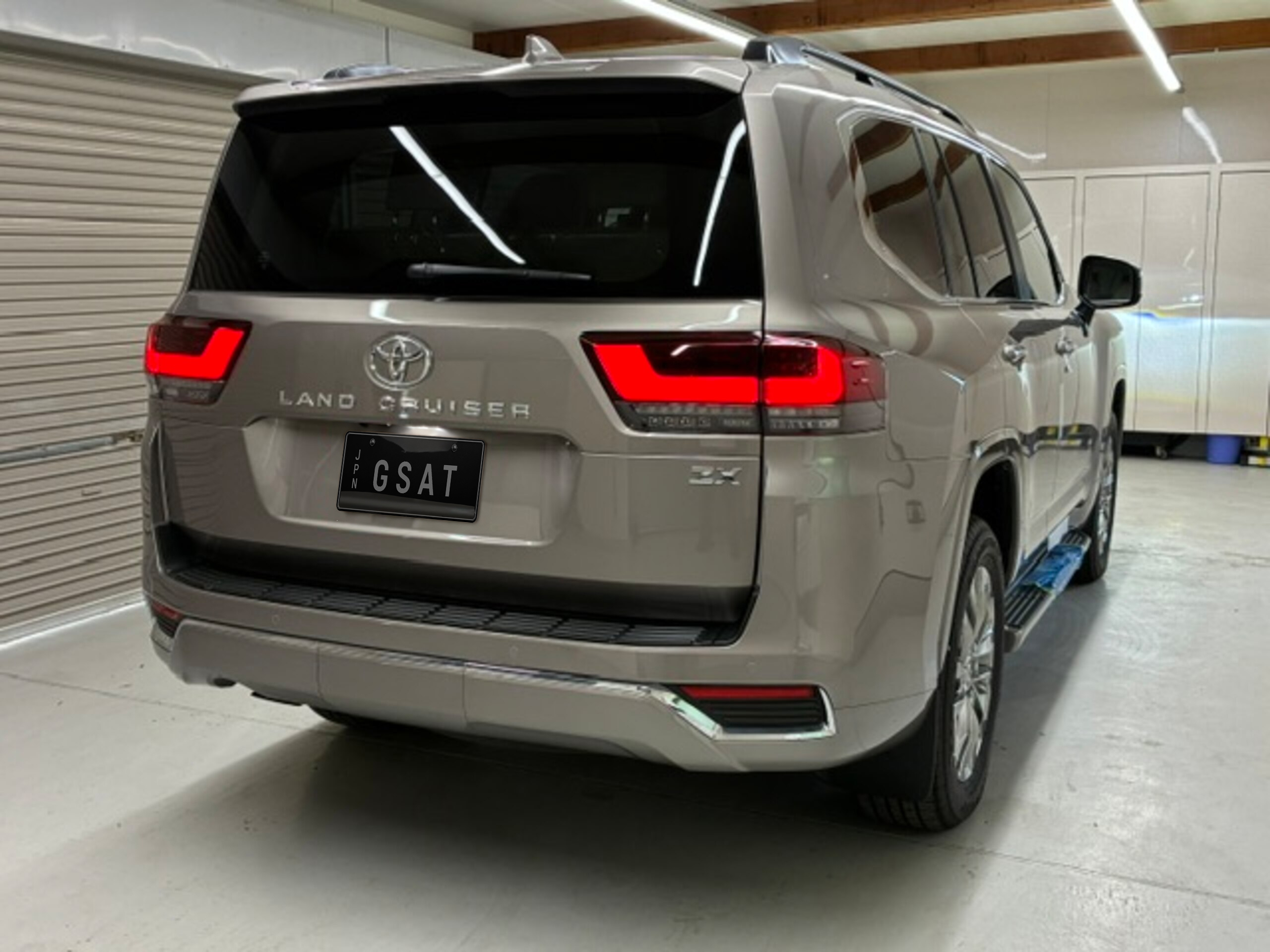 2025 Toyota Land Cruiser 300 3.5 ZX 4WD for export from Japan