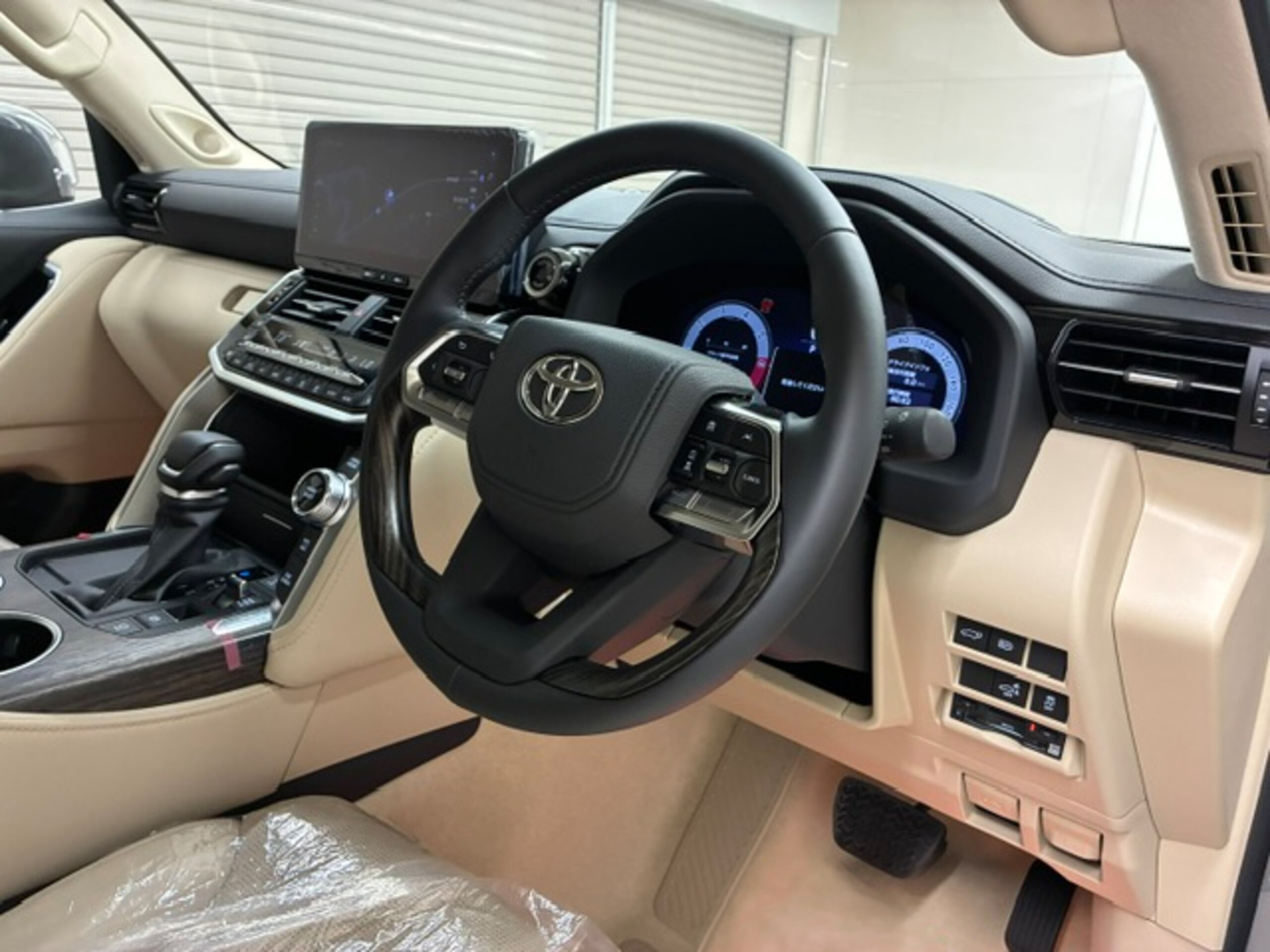 2025 Toyota Land Cruiser 300 3.5 ZX 4WD for export from Japan